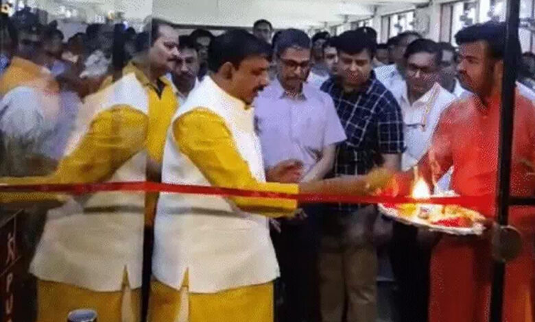 प्रदेश-के-पहले-पॉड-होटल-की-शुरुआत-भोपाल-रेलवे-स्टेशन-में-की-गई,-सांसद-आलोक-शर्मा-ने-शुभारंभ-किया