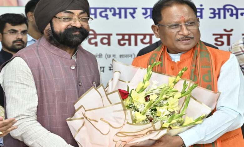 मुख्यमंत्री-विष्णु-देव-साय-क्रेडा-के-नवनियुक्त-अध्यक्ष-भूपेंद्र-सवन्नी-के-पदभार-ग्रहण-समारोह-में-हुए-शामिल