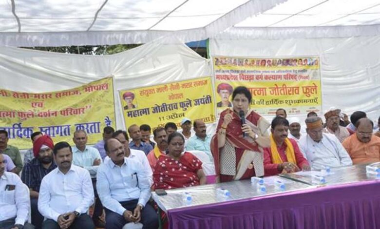 स्त्री-शिक्षा-की-नींव-रखने-में-ज्योतिबा-फुले-का-अतुलनीय-योगदान:-राज्यमंत्री-श्रीमती-गौर