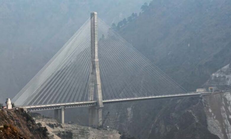 पहाड़ों-के-बीच-प्रगति-का-सेतु-‘अंजी-खड्ड’