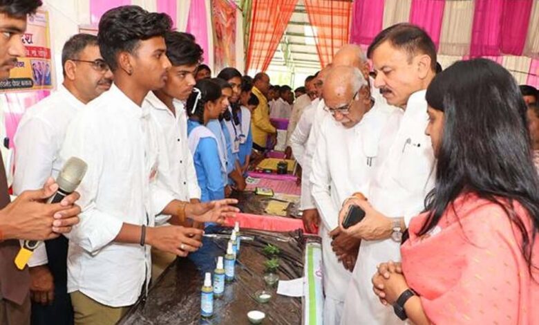 मेहनत-और-ईमानदारी-के-साथ-पढ़ाई-करने-पर-सफलता-आपके-कदम-चूमेगी:-स्कूल-शिक्षा-मंत्री-सिंह