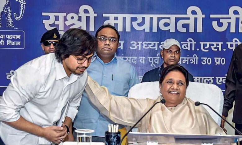 मायावती-के-भतीजे-आकाश-आनंद-ने-माफी-मांगी,-कहा-‘अब-कोई-गलती-नहीं-करूंगा,-मुझे-पार्टी-में-ले-लीजिए’