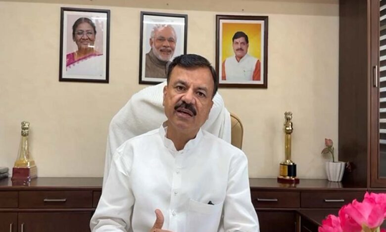 पेयजल-संकट-से-निपटने-के-लिए-नलकूप-खनन-के-वेंडर-बढ़ाये-जाएंगे-:-स्कूल-शिक्षा-मंत्री-सिंह