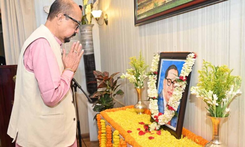 राज्यपाल-ने-भारत-रत्न-डॉ.-भीमराव-अंबेडकर-को-दी-श्रद्धांजलि