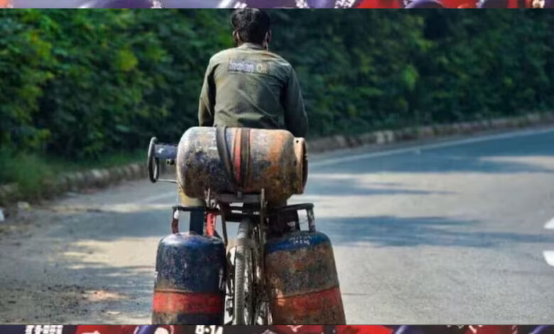 तेल-कंपनियों-ने-नवरात्रि-के-बीच-दी-राहत,-कमर्शियल-lpg-सिलेंडर-₹41-हुआ-सस्ता