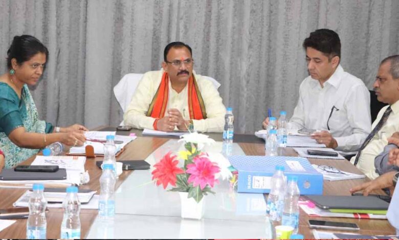 रायपुर-:-स्वास्थ्य-मंत्री-श्याम-बिहारी-जायसवाल-ने-डॉ.-भीमराव-अम्बेडकर-स्मृति-चिकित्सालय-में-चिकित्सा-सुविधाओं-के-सुदृढ़ीकरण-और-विस्तार-के-सम्बन्ध-में-दिए-निर्देश