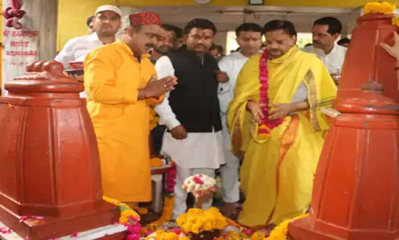 डिप्टी-सीएम-राजेंद्र-शुक्ला-ने-मां-बगलामुखी-के-किए-दर्शन,-नेशनल-हेराल्ड-मामले-को-लेकर-कांग्रेस-पर-साधा-निशाना