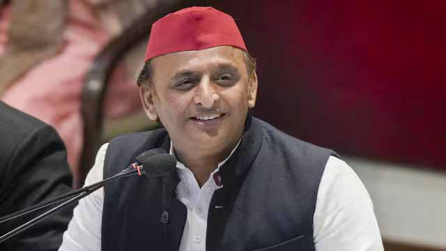अखिलेश-यादव-ने-आगरा-में-सांसद-रामजीलाल-सुमन-से-की-मुलाकात,-विपक्षियों-को-मात-देने-की-तैयारी