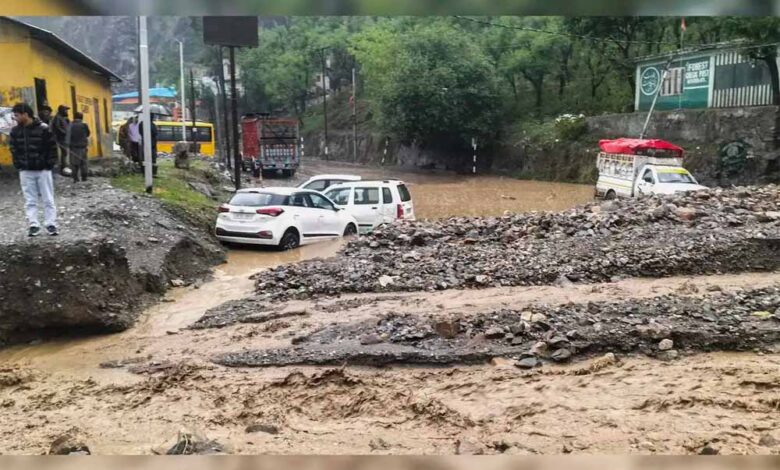 रामबन-में-भारी-बारिश,-ओलों-वष्टि-और-भूस्खलन-बाढ़-जैसे-हालात,-40-मकान-क्षतिग्रस्त,-तीन-की-मौत,-100-से-अधिक-लोगों-को-बचाया