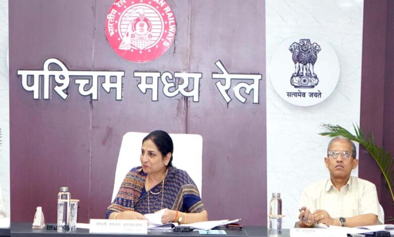 भोपाल-कारखाने-ने-रचा-नया-कीर्तिमान:-वित्तीय-वर्ष-2024-25-में-1369-कोचों-की-ओवरहॉलिंग-पूर्ण