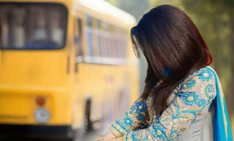 स्कूल-बस-में-नर्सरी-की-टीचर-के-साथ-रेप,-ब्लैकमेलिंग-से-तंग-आकर-टीचर-ने-की-आत्महत्या-की-कोशिश,-ड्राइवर-पर-केस