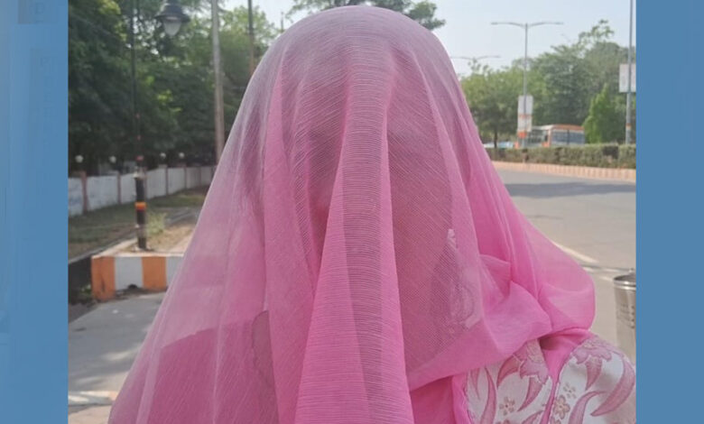 पीड़ित-महिला-ममता-शर्मा-दर-–-दर-भटकने-क़ो-है-मजबूर