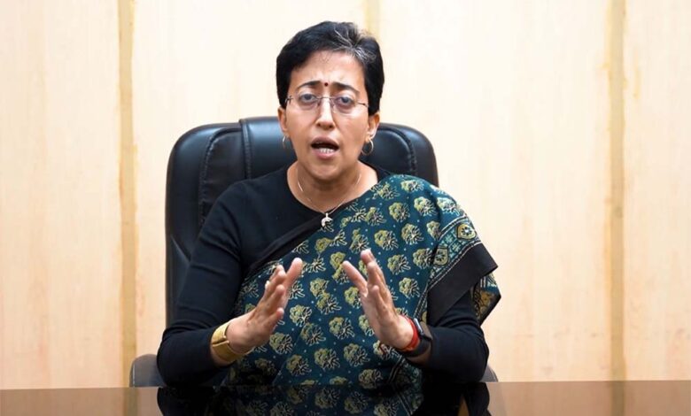 आतिशी-ने-भाजपा-सरकार-के-बजट-को-लेकर-बड़ा-आरोप-लगाया,-1-लाख-करोड़-के-बजट-का-महज-जुमला-दिया