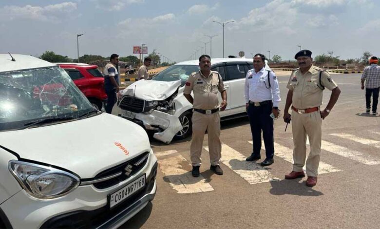 dig-crpf-की-इनोवा-कार-ने-मारुति-सेलेरियो-को-मारी-टक्कर,-4-गंभीर-रूप-से-घायल