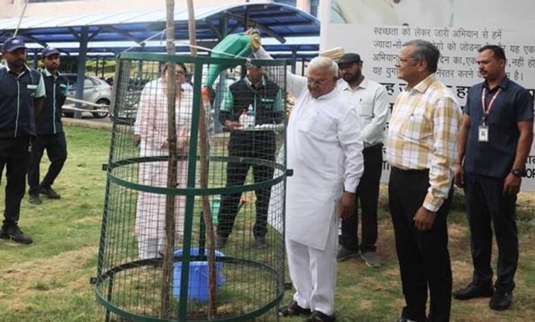 राज्यपाल-पटेल-अखिल-भारतीय-आयुर्विज्ञान-संस्थान-पहुंचे