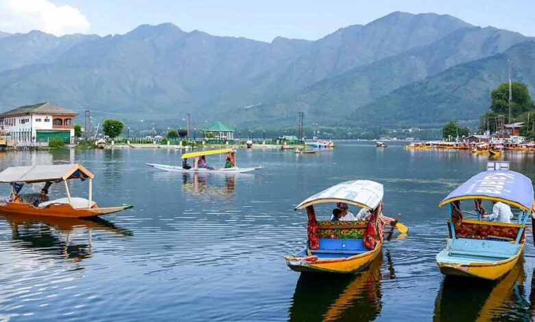 पहलगाम-हमले-के-बाद-पर्यटन-में-सूनी-हो-गई-झील,-‘पहले-1500-कमाते-थे,-अब-100-रुपए-भी-मुश्किल….