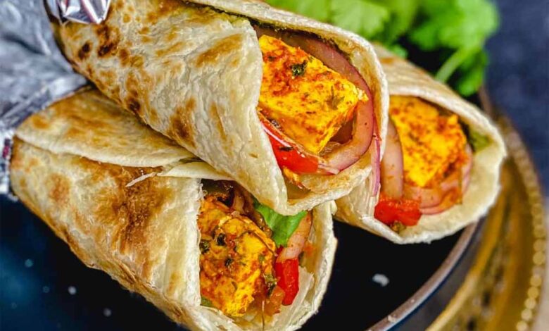 घर पर बनाएं पनीर रोल