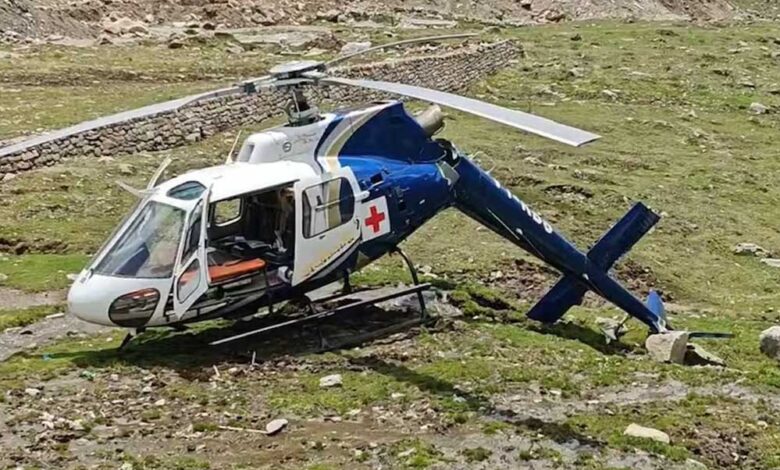 केदारनाथ-धाम-में-हेलिकॉप्टर-की-इमरजेंसी-लैंडिंग,-सभी-यात्री-सुरक्षित