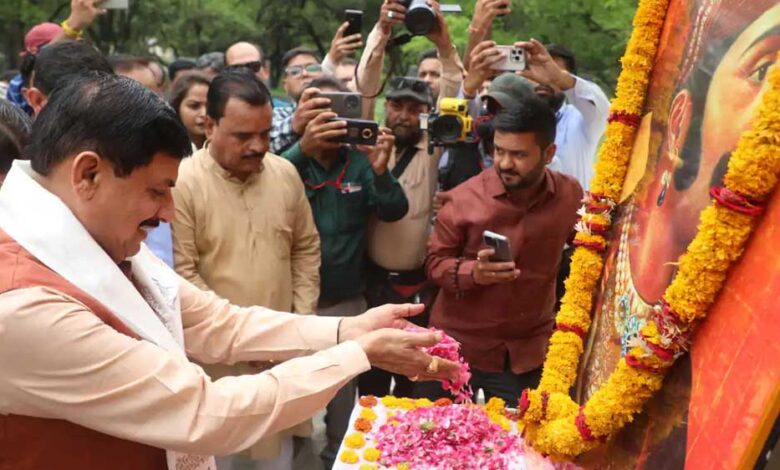 मुख्यमंत्री-डॉ-यादव-ने-स्व.-मल्हारराव-होल्कर-की-पुण्यतिथि-पर-अर्पित-की-श्रद्धांजलि