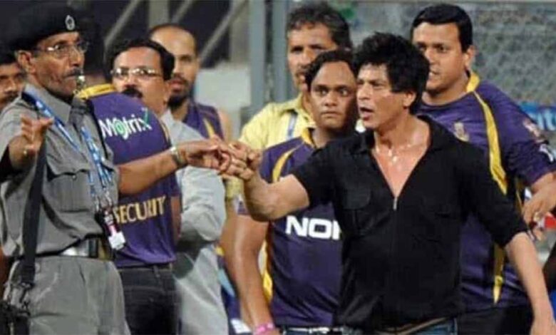 ipl-में-हो-चुके-हैं-ये-7-बड़े-कांड-श्रीसंत-को-थप्पड़,-शाहरुख-खान-का-पंगा,-स्पॉट-फिक्सिंग,-अभिषेक-राठी-विवाद-तो-कुछ-नहीं